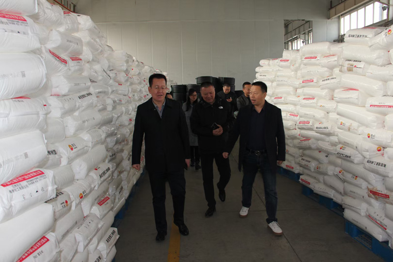 新疆天業(yè)集團公司董事長李河、譚新民等人蒞臨陜西甘霖實業(yè)公司考察指導(dǎo)工作