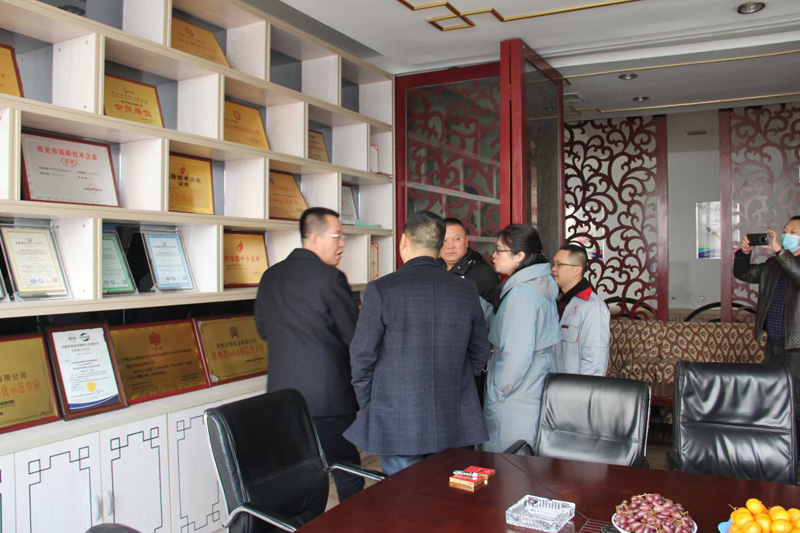 新疆天業(yè)集團公司董事長李河、譚新民等人蒞臨陜西甘霖實業(yè)公司考察指導(dǎo)工作