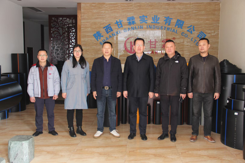 新疆天業(yè)集團公司董事長李河、譚新民等人蒞臨陜西甘霖實業(yè)公司考察指導(dǎo)工作