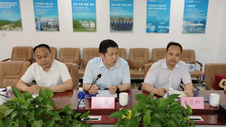 周德林一行拜訪西安市商洛商會和盤龍藥業(yè)集團主要領導 周德林一行拜訪西安市商洛商會和盤龍藥業(yè)集團主要領導