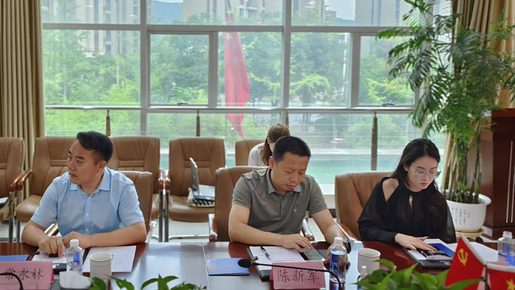 周德林一行拜訪西安市商洛商會和盤龍藥業(yè)集團主要領導 周德林一行拜訪西安市商洛商會和盤龍藥業(yè)集團主要領導