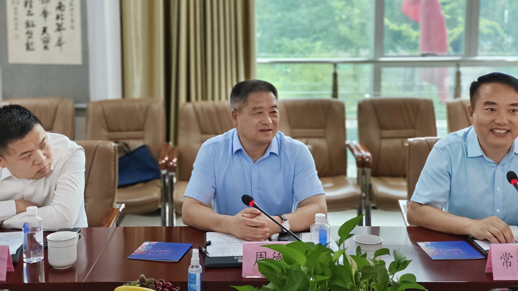 周德林一行拜訪西安市商洛商會和盤龍藥業(yè)集團主要領導 周德林一行拜訪西安市商洛商會和盤龍藥業(yè)集團主要領導