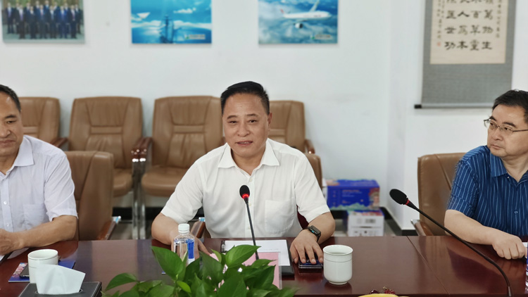 周德林一行拜訪西安市商洛商會和盤龍藥業(yè)集團主要領導 周德林一行拜訪西安市商洛商會和盤龍藥業(yè)集團主要領導