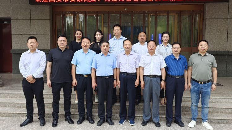 周德林一行拜訪西安市商洛商會和盤龍藥業(yè)集團主要領導 周德林一行拜訪西安市商洛商會和盤龍藥業(yè)集團主要領導