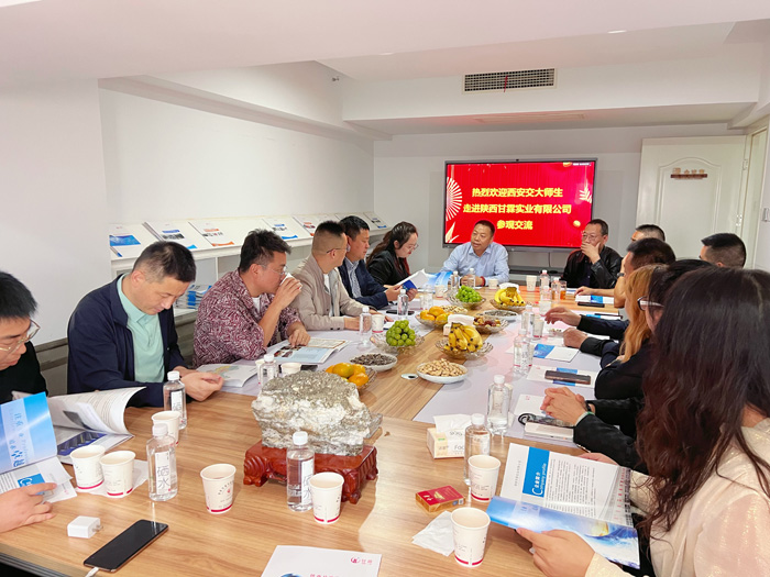 交大總裁班師生進入甘霖實業(yè)參觀學(xué)習(xí) 交大總裁班師生進入甘霖實業(yè)參觀學(xué)習(xí)