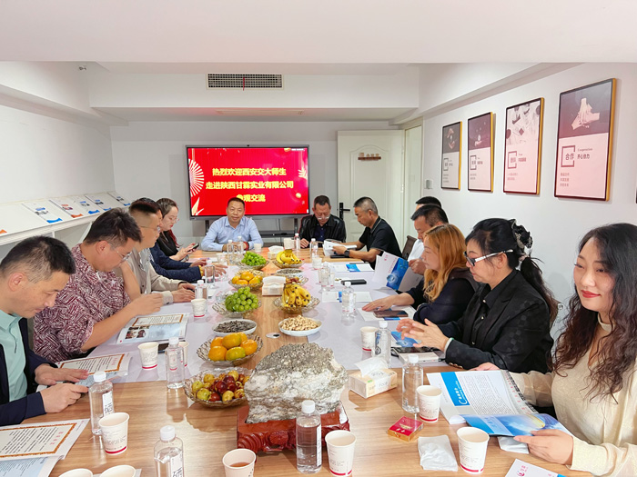 交大總裁班師生進入甘霖實業(yè)參觀學(xué)習(xí) 交大總裁班師生進入甘霖實業(yè)參觀學(xué)習(xí)